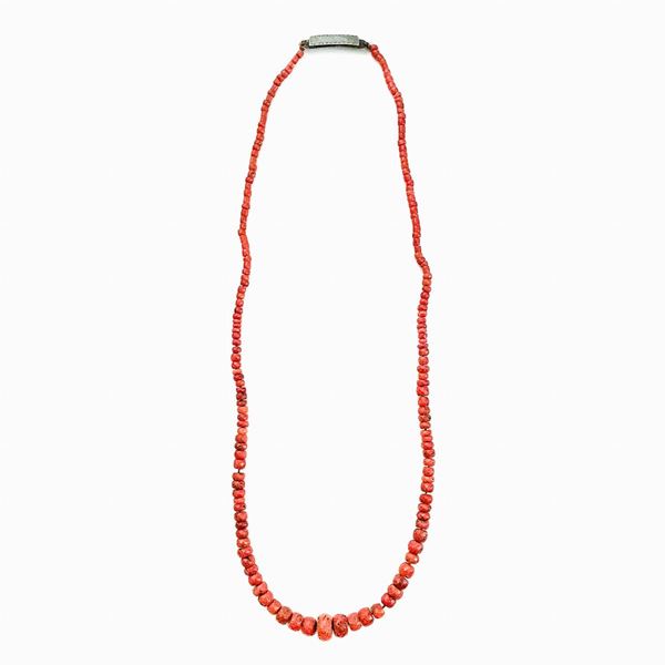 Necklace in red coral and silver