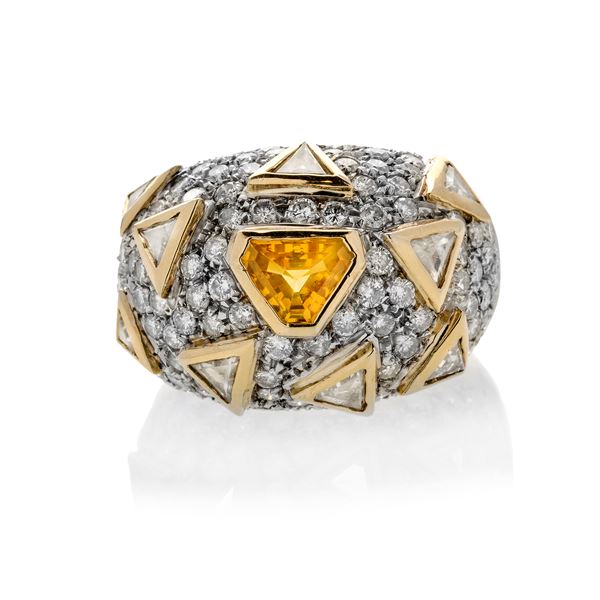 Large ring in yellow gold, white gold, diamonds and yellow sapphire