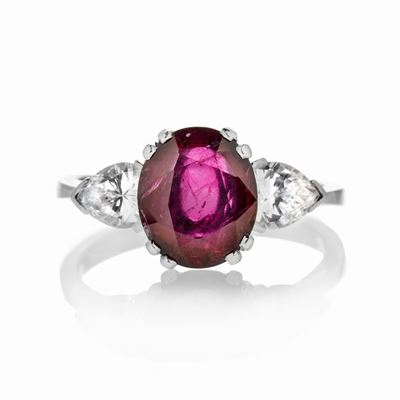 Anello in Oro Bianco, Diamanti e Rubino