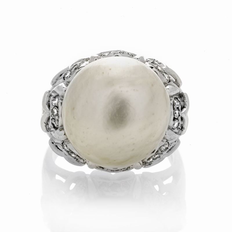 Anello in Oro Bianco, Diamanti e Grande Perla