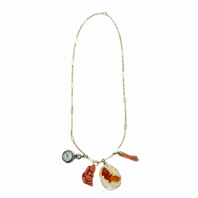 Catena in Oro Giallo con Charms in Corallo Rosso e Pietra Dura