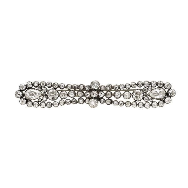 Big brooch in platinum, low title gold and diamonds