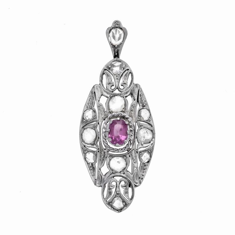 Pendente in oro bianco, diamanti e pietra rosa