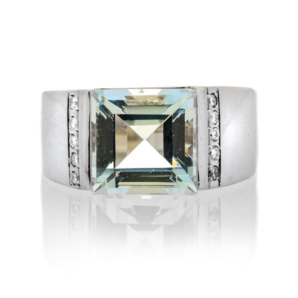 Ring in white gold, diamonds and blue quartz