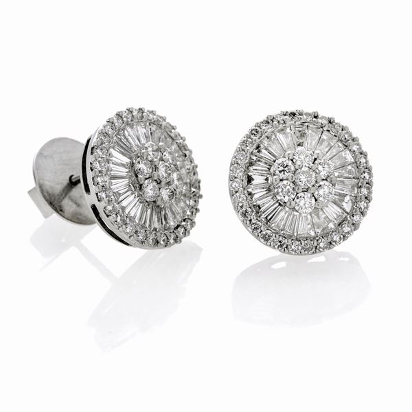 Pair of earrings in white gold and diamonds
