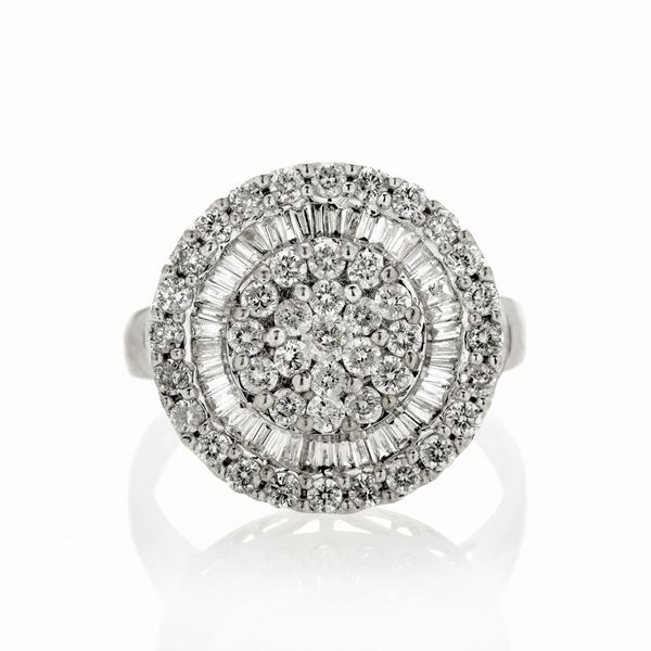 Ring in white gold and diamonds
