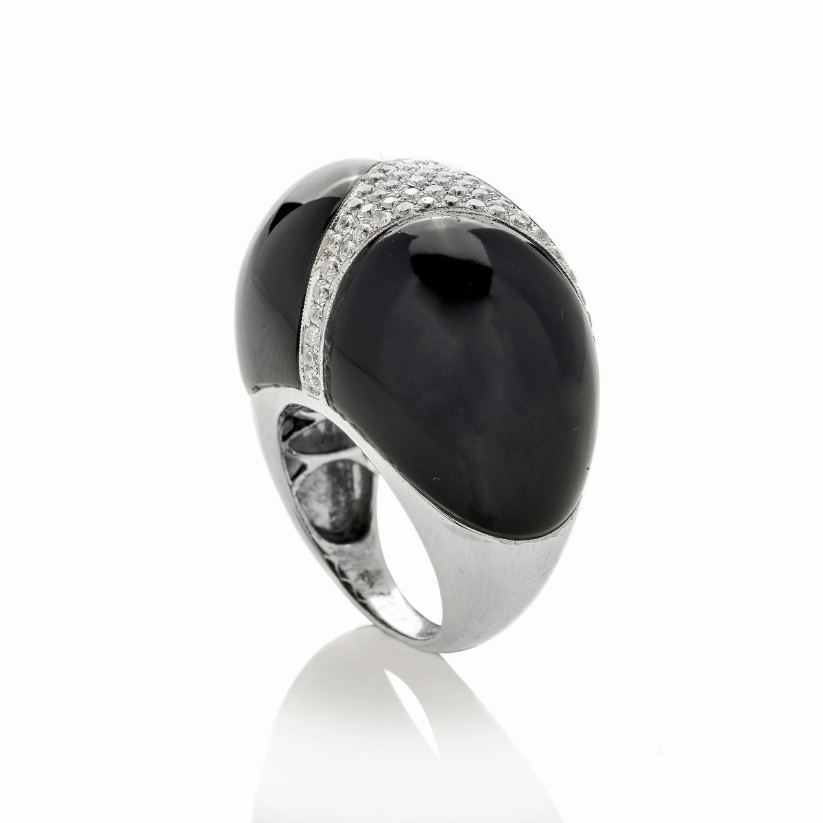 Grande Anello in Oro Bianco, Onice e Diamanti