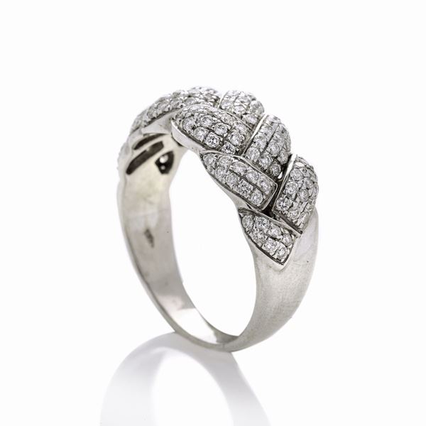 Ring in white gold and diamonds