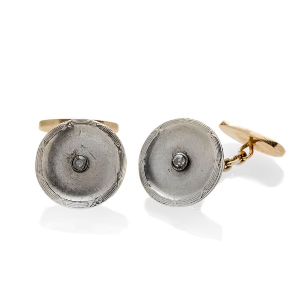 Pair of cufflinks platinum, low-title gold and brown diamonds  - Auction Auction of Antique Jewelry, Modern and Wristwatch - Curio - Casa d'aste in Firenze