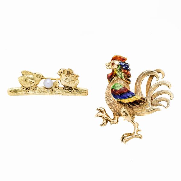 Two brooches in yellow gold, pearls and colored enamels