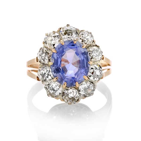 Ring in rose gold with diamonds and a natural Ceylon sapphire