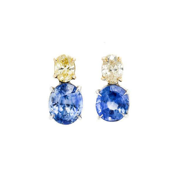 Pair of earrings in yellow gold,yellow diamonds and sapphires