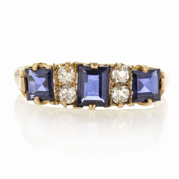 Ring in yellow gold, diamonds and sapphire