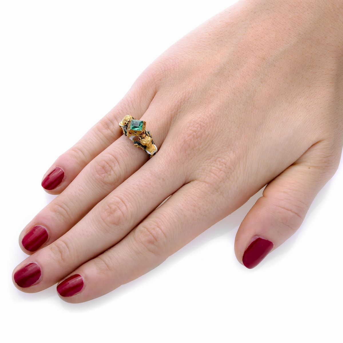 Raro Anello in Oro Giallo, Smeraldo e Smalti Colorati