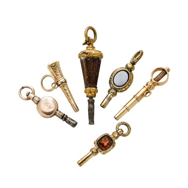 Lot of six gold watch keys in low title gold, princihbech, hard stones and leather