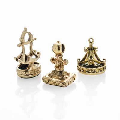 Lotto di Tre Sigilli in Oro a Basso Titolo e Pietre Dure
