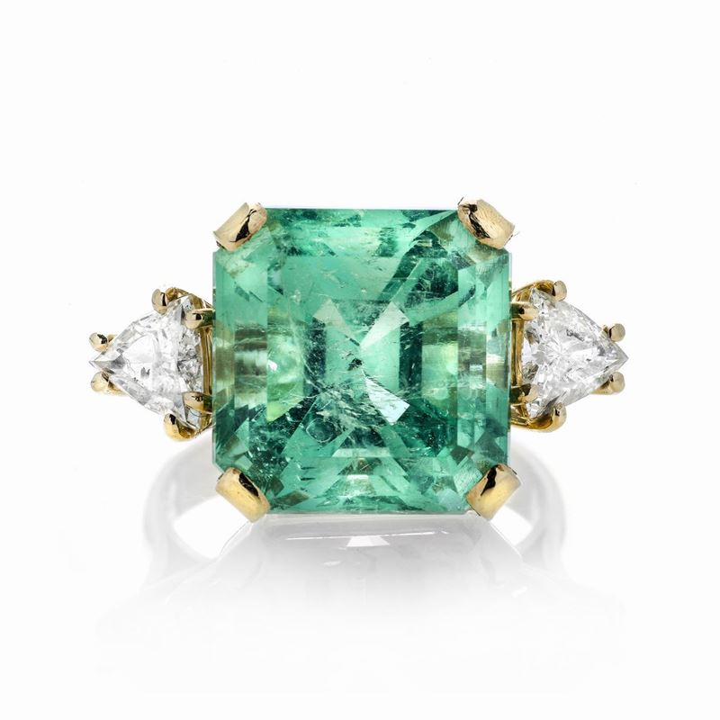 Anello in Oro Giallo, Diamanti e Smeraldo