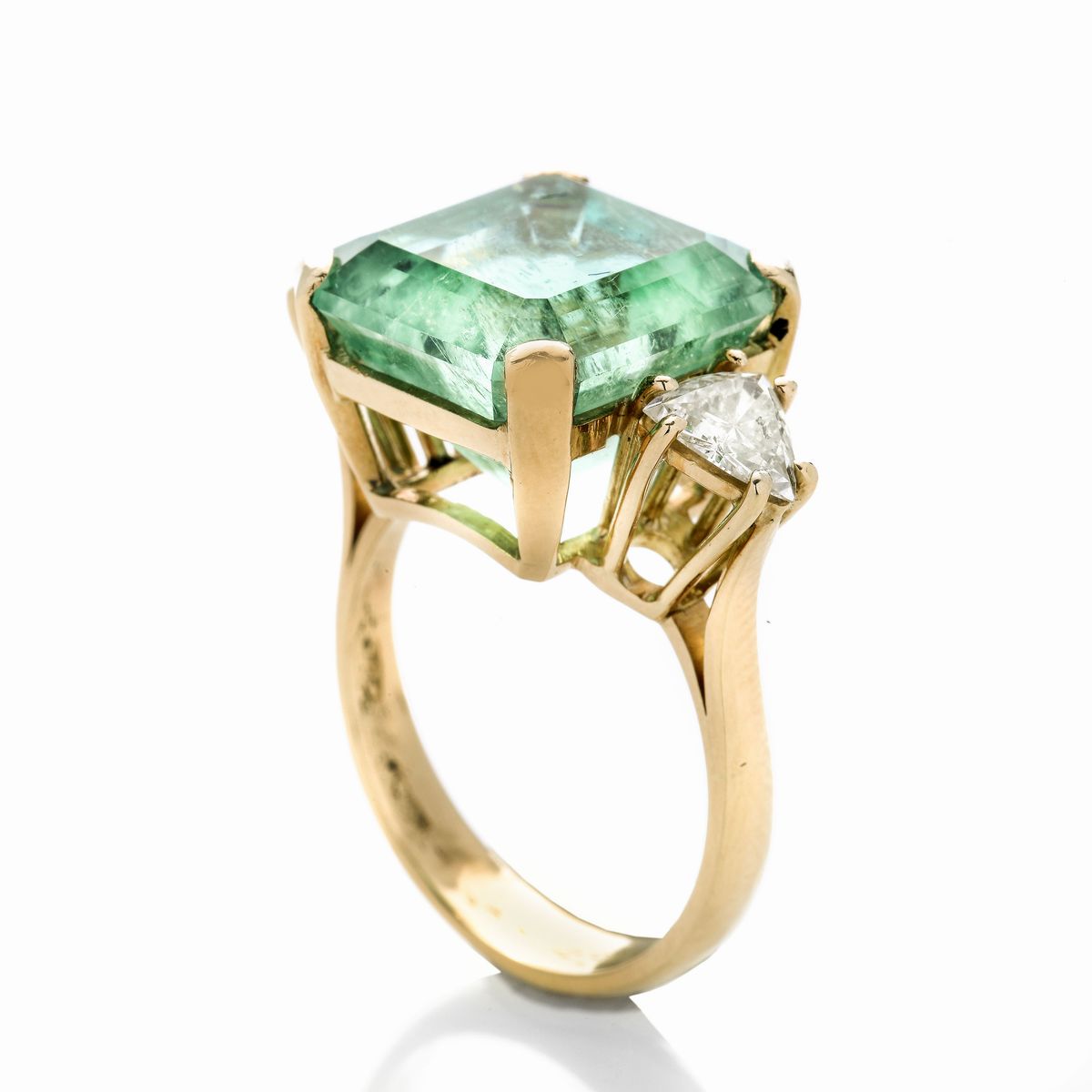 Anello in Oro Giallo, Diamanti e Smeraldo