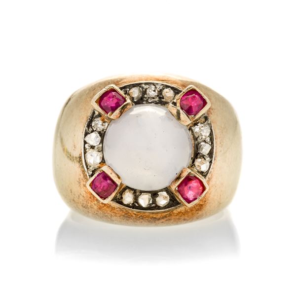 Pinky ring in yellow gold with diamonds, rubies and star sapphire