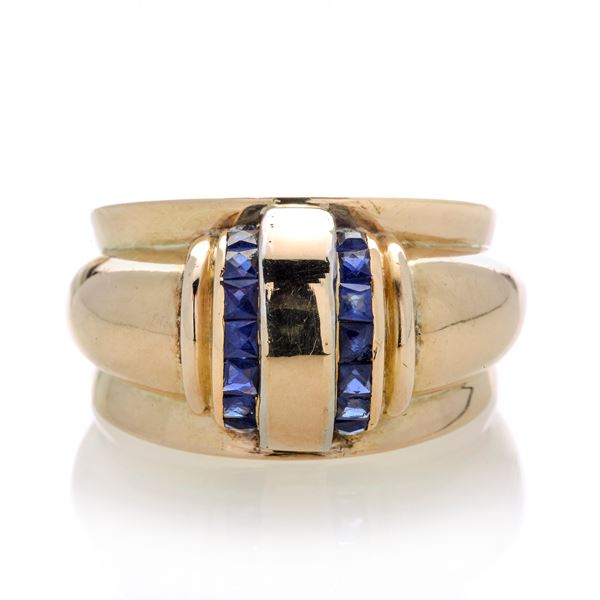 Ring in yellow gold and sapphire