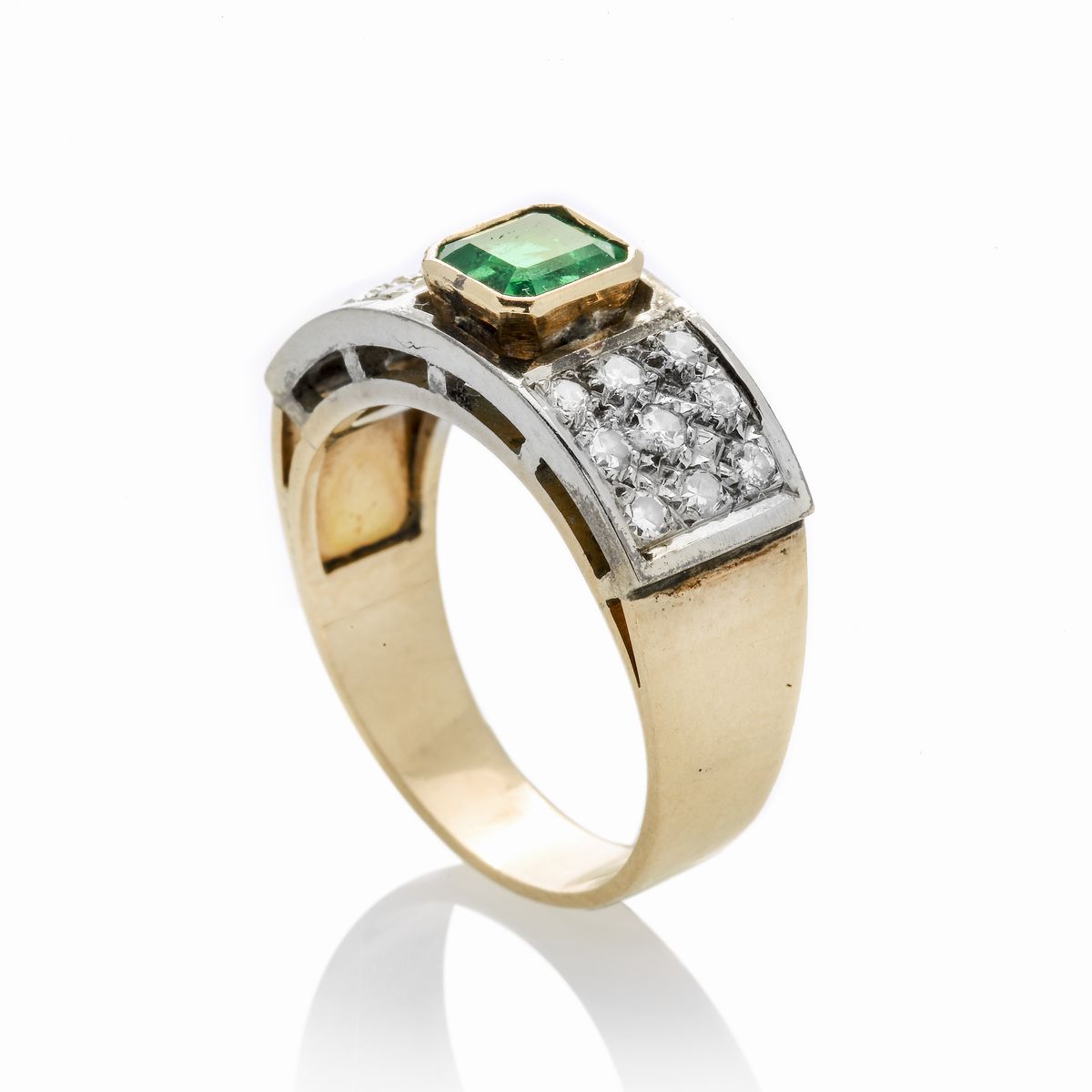 Anello a Fascia in Oro Giallo, Oro Bianco, Diamanti e Smeraldo