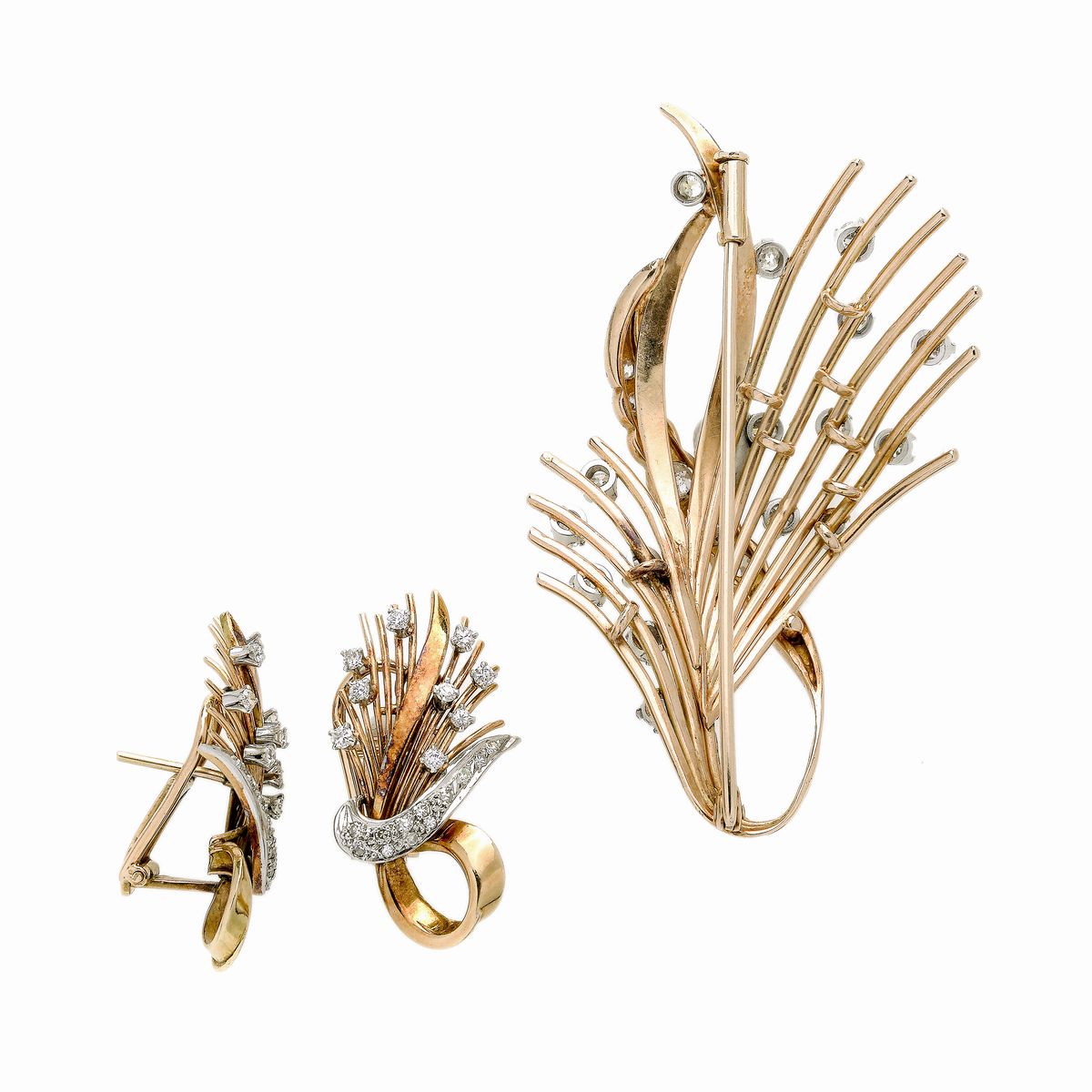 Parure composta da spilla e paio di orecchini in oro rosa, oro bianco e diamanti
