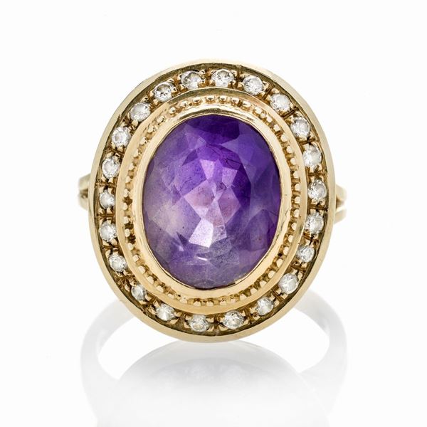 Anello in oro giallo, diamanti e ametista