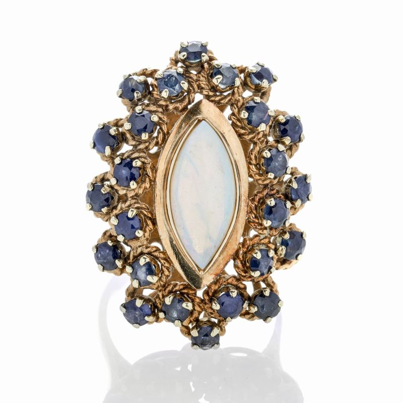 Grande Anello in Oro Giallo, Zaffiri e Opale