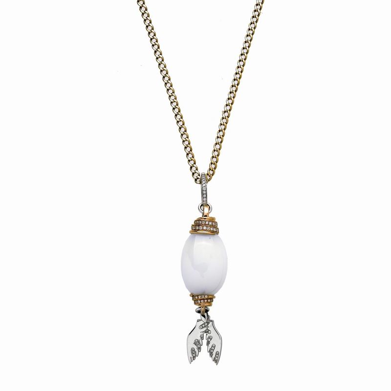Lunga Collana in Oro Giallo, Diamanti e Calcedonio
