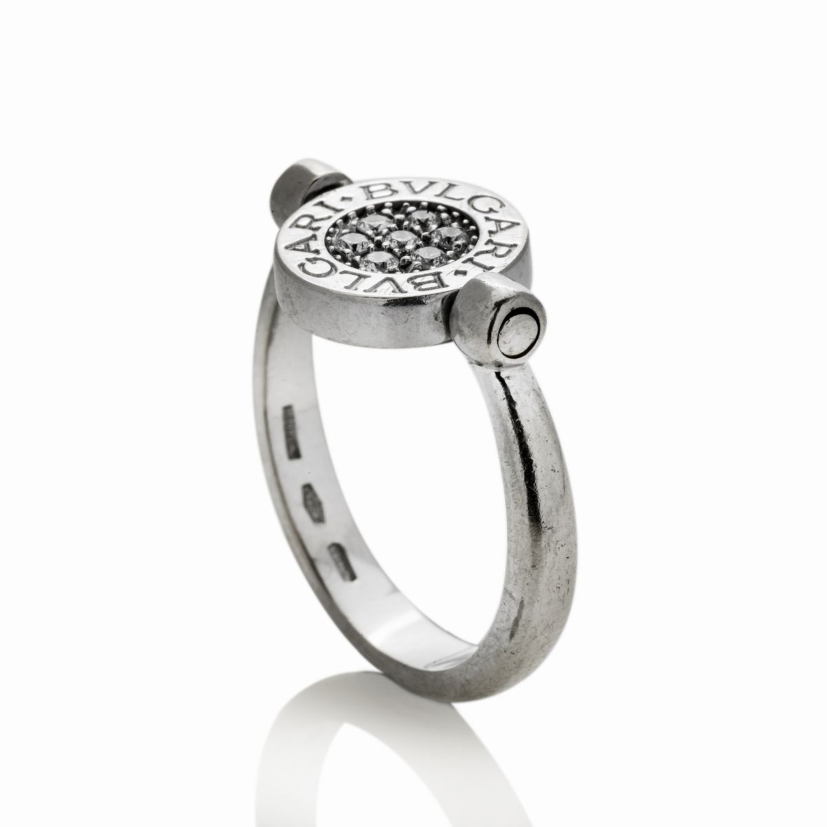 Anello in Oro Bianco, Onice e Diamanti Bulgari