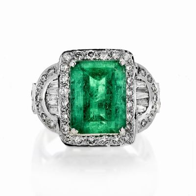 Anello in Oro Bianco, Diamanti e Smeraldo