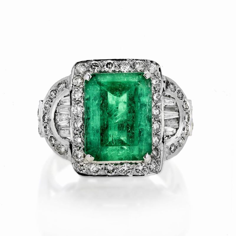 Anello in Oro Bianco, Diamanti e Smeraldo