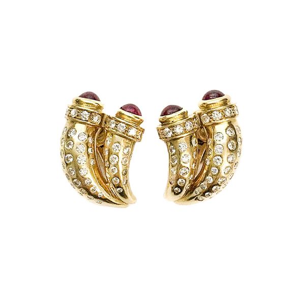 Pair of earrings in yellow gold, diamonds and rubies