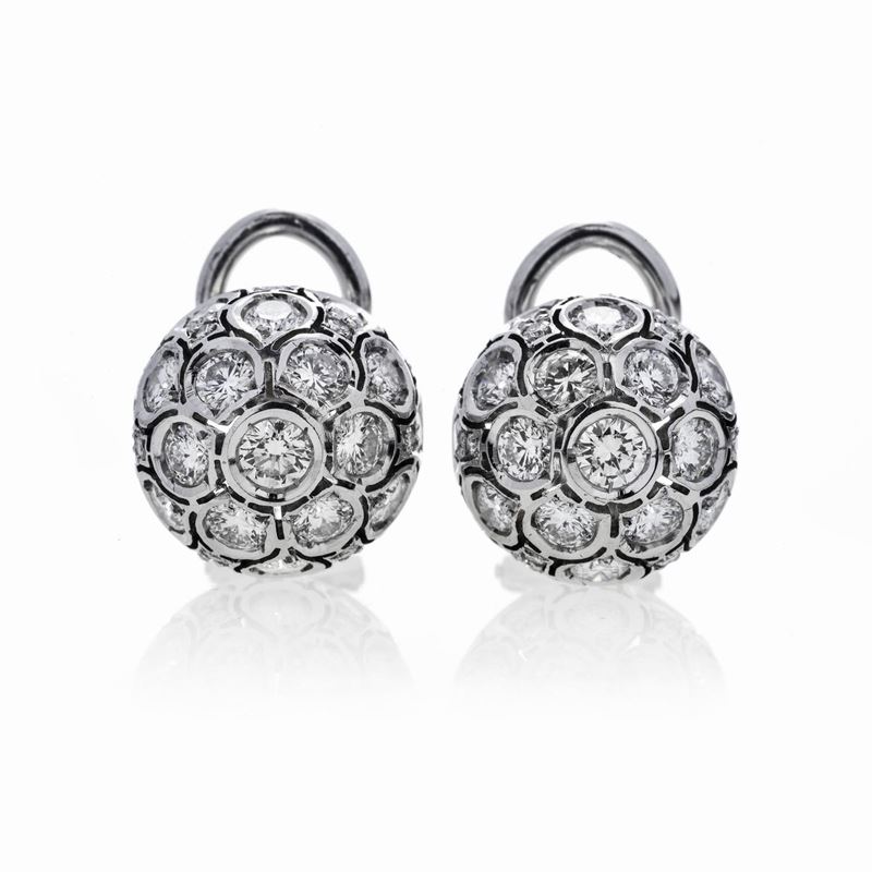 Paio di Orecchini Boule in Oro Bianco e Diamanti