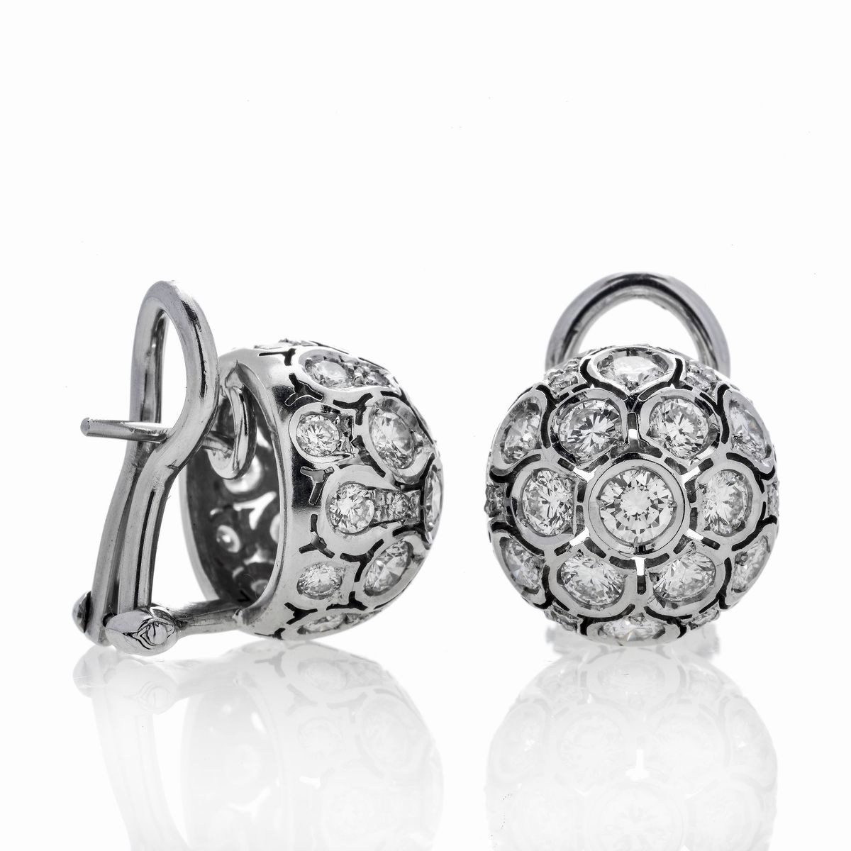 Paio di Orecchini Boule in Oro Bianco e Diamanti