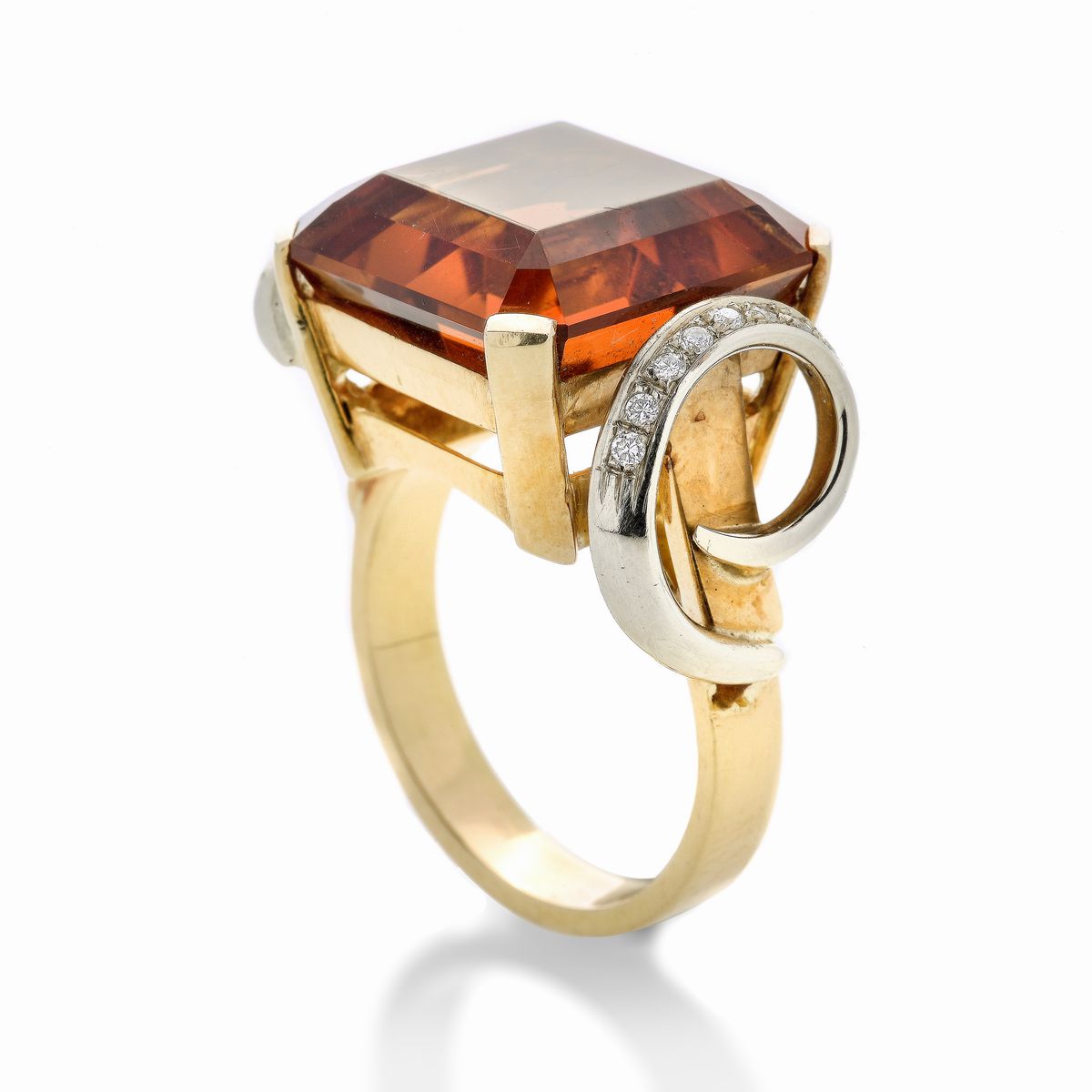 Anello in Oro Bianco, Oro Giallo, Diamanti e Quarzo Cognac