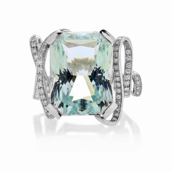 Large ring in white gold, diamonds and aquamarine