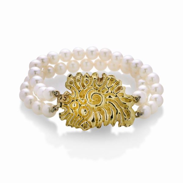 Bracelet in cultivated pearls and yellow gold