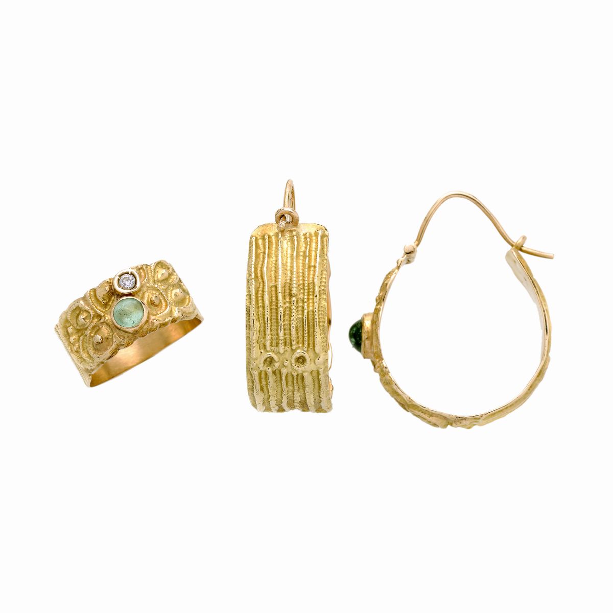 Parure Composta di Paio di Orecchini e Anello in Oro Giallo, Diamanti e Smeraldo