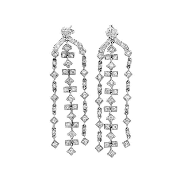 Pair of dangling earrings in white gold and diamonds