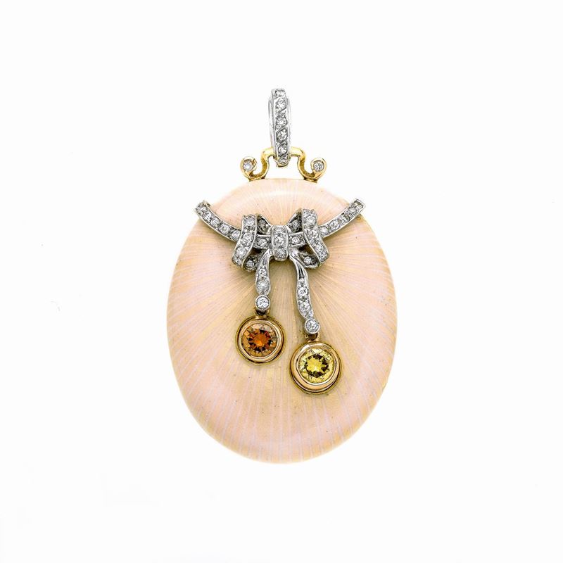 Pendente in Oro Giallo, Oro Bianco, Smalto Rosa, Diamanti, Diamante Brown e Diamante Arancione
