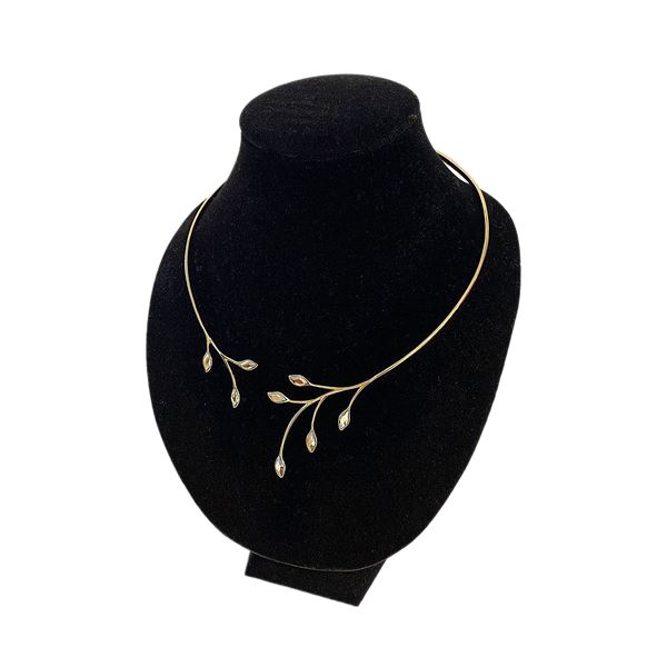 Girocollo rigido in metallo dorato e strass, Aurora  (Anni Novanta)  - Asta Asta di  Gioielli Antichi, Moderni, Orologi da Polso e Bijoux - Curio - Casa d'aste in Firenze