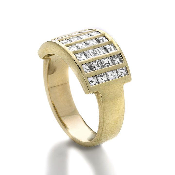Anello a Fascia in Oro Giallo e Diamanti