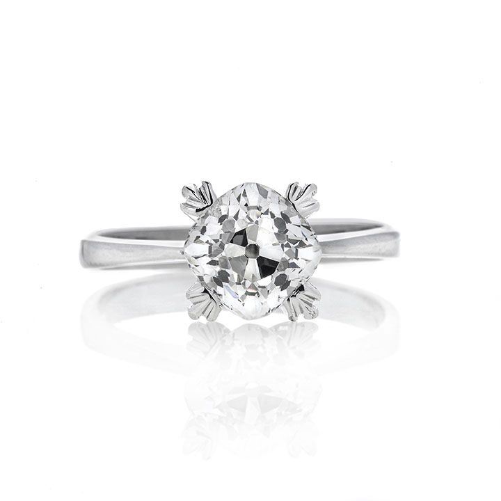 Anello solitario in oro bianco e diamante