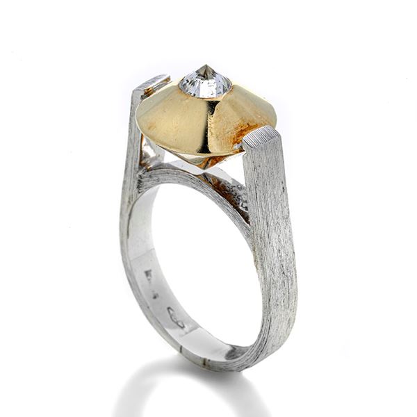 Ring in white gold, yellow gold and diamond