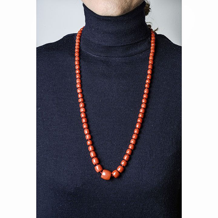 Lunga Collana in Corallo Rosso e Oro Giallo