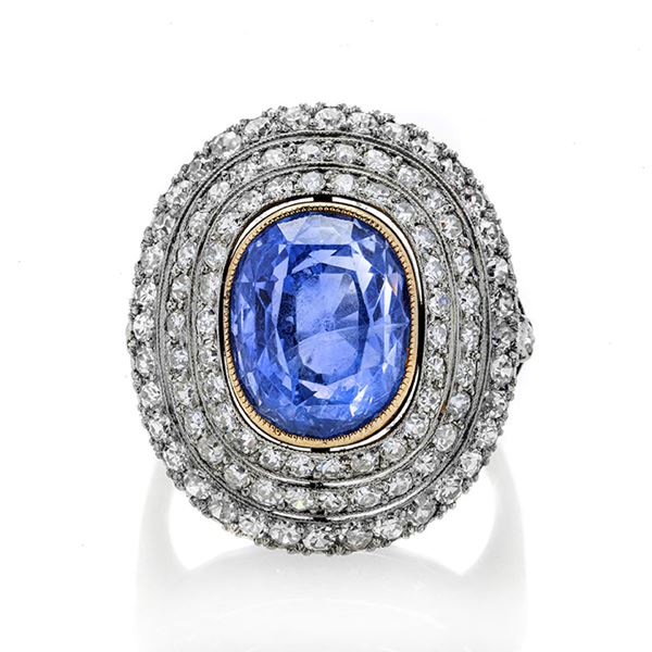 Large ring in white gold, yellow gold, diamonds and  sapphire