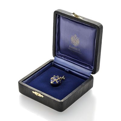 Uovo in Oro Giallo, Rubini e Smalto Blu Fabergè
