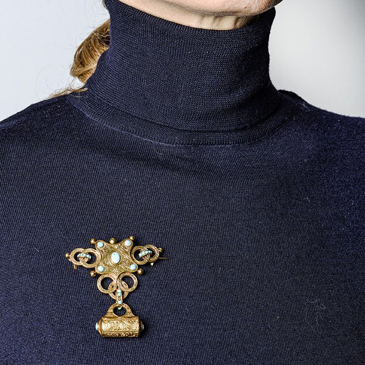 Spilla pendente in oro giallo e turchesi