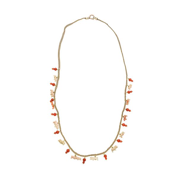Necklace in yellow gold and coral